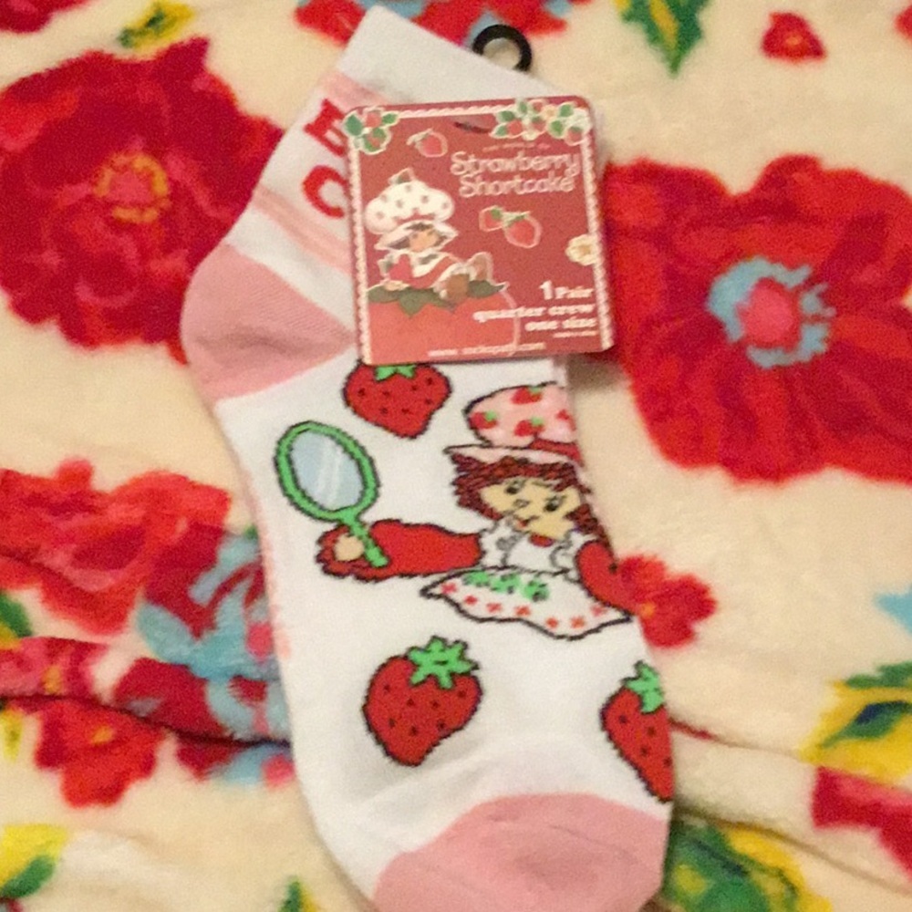 NWT Strawberry Shortcake Pattern Quarter Crew Women's Socks One Size
